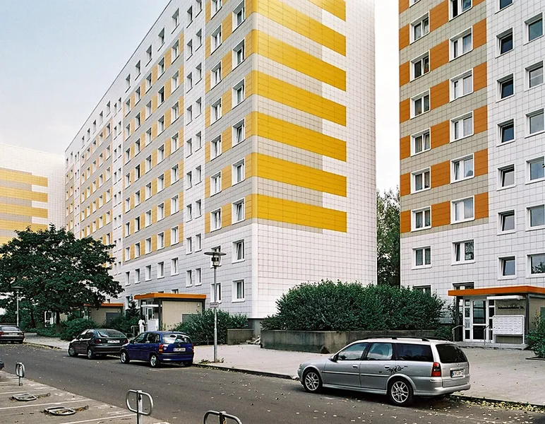 modernisiertes Bad, Fußböden sind neu, Wände sind nicht renoviert — photo 1